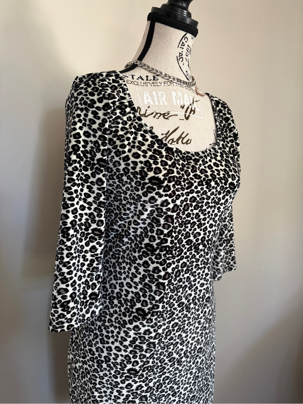Vintage Y2K White Velvet Leopard Print Bodycon Dress 90s Scoop Neck Midi - Picture 2 of 10